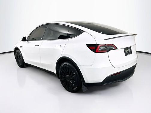 Pearl White Multi-Coat 2023 Tesla Model Y Long Range Dual Motor All-Wheel Drive