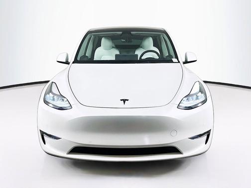 Pearl White Multi-Coat 2022 Tesla Model Y Long Range Dual Motor All-Wheel Drive