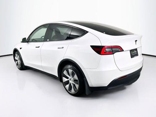 Pearl White Multi-Coat 2022 Tesla Model Y Long Range Dual Motor All-Wheel Drive
