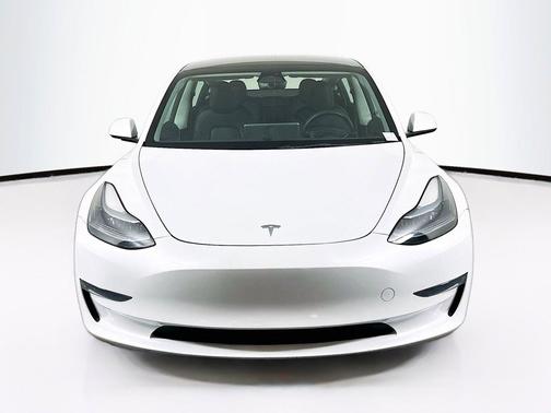 Pearl White Multi-Coat 2023 Tesla Model 3 Standard Range