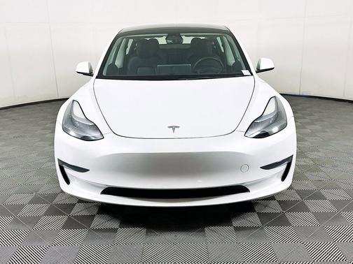 Pearl White Multi-Coat 2023 Tesla Model 3 Standard Range