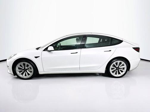 Pearl White Multi-Coat 2023 Tesla Model 3 Standard Range