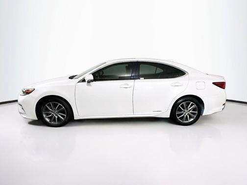 Eminent White Pearl 2017 Lexus ES 300h Base
