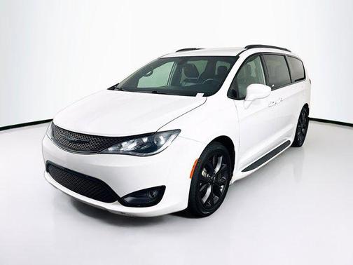 2018 Chrysler Pacifica Touring-L