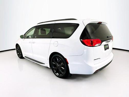 2018 Chrysler Pacifica Touring-L