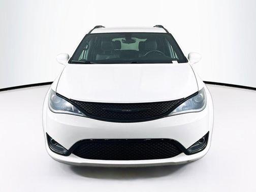 2018 Chrysler Pacifica Touring-L