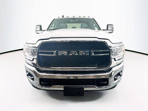 2023 RAM 3500 Tradesman Crew Cab 4x4 8' Box