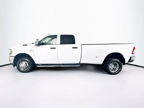 2023 RAM 3500 Tradesman Crew Cab 4x4 8' Box