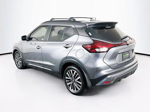 2022 Nissan Kicks SR