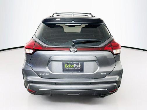 2022 Nissan Kicks SR