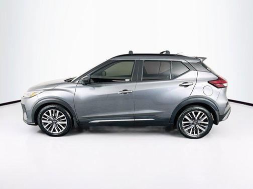 2022 Nissan Kicks SR