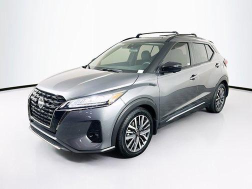 2022 Nissan Kicks SR