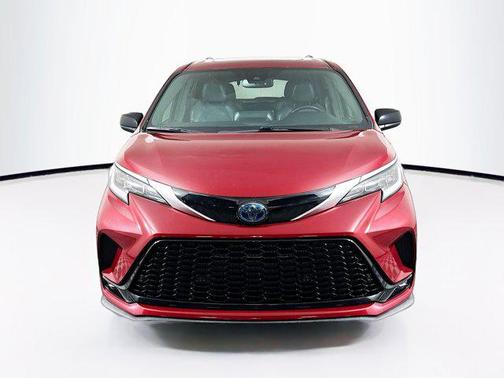 2022 Toyota Sienna XSE 7 Passenger