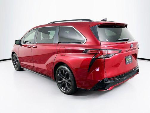 2022 Toyota Sienna XSE 7 Passenger