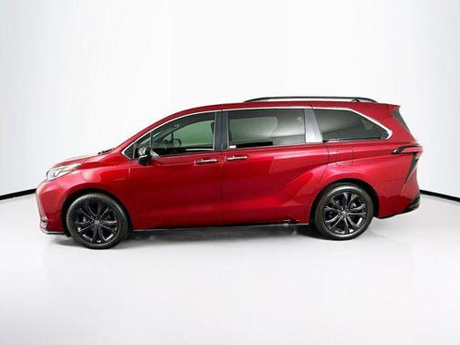 2022 Toyota Sienna XSE 7 Passenger
