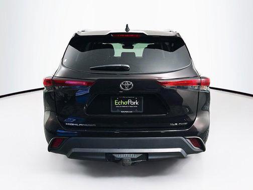 Opulent Amber 2021 Toyota Highlander XLE