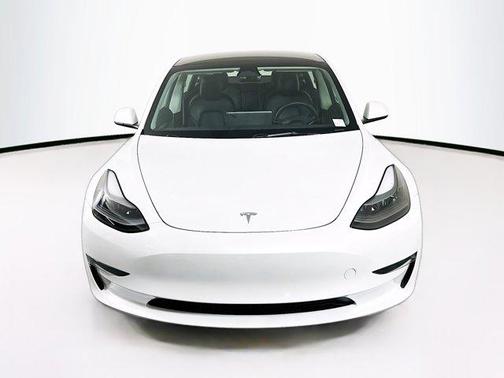 Pearl White Multi-Coat 2023 Tesla Model 3 Standard Range
