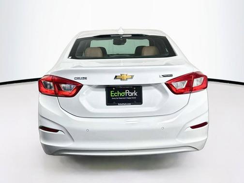 Summit White 2017 Chevrolet Cruze Premier