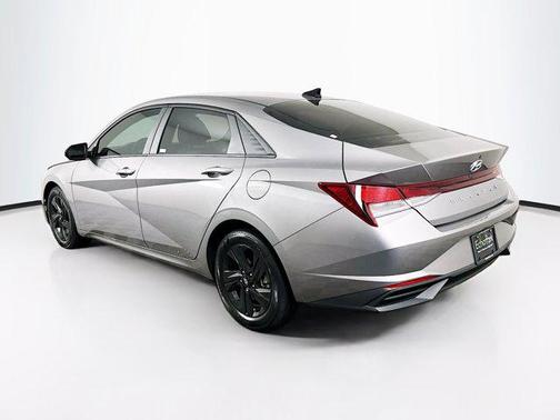 Fluid Metal 2022 Hyundai ELANTRA SEL