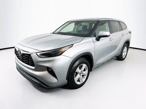 Celestial Silver Metallic 2025 Toyota Highlander LE