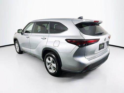 Celestial Silver Metallic 2025 Toyota Highlander LE