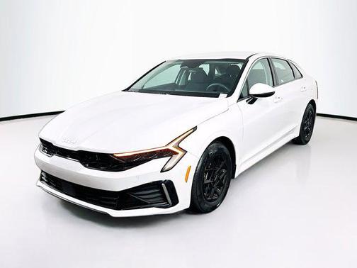 Snow White Pearl 2025 Kia K5 LXS