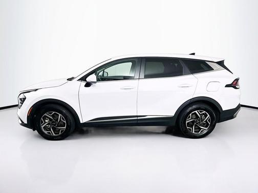 Glacial White Pearl 2025 Kia Sportage LX