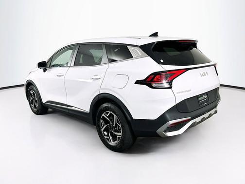 Glacial White Pearl 2025 Kia Sportage LX