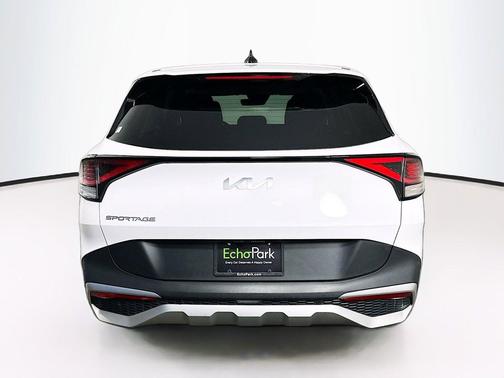 Glacial White Pearl 2025 Kia Sportage LX