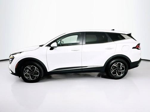 Glacial White Pearl 2025 Kia Sportage LX
