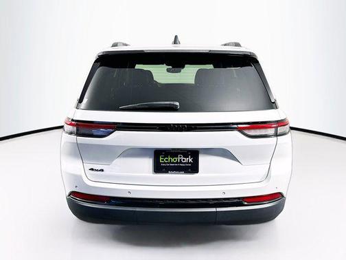 Bright White Clearcoat 2023 Jeep Grand Cherokee Altitude