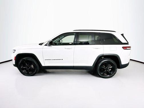 Bright White Clearcoat 2023 Jeep Grand Cherokee Altitude