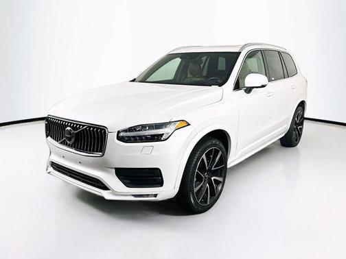 2022 Volvo XC90 T6 Momentum