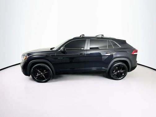 Deep Black Pearl 2023 Volkswagen Atlas Cross Sport 3.6L V6 SEL R-Line