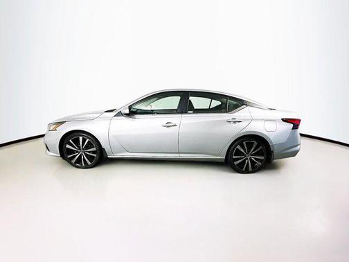 2022 Nissan Altima SR FWD