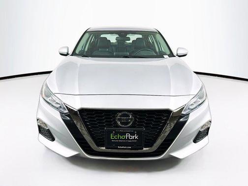 2022 Nissan Altima SR FWD