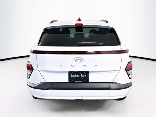 Atlas White 2024 Hyundai KONA EV SEL