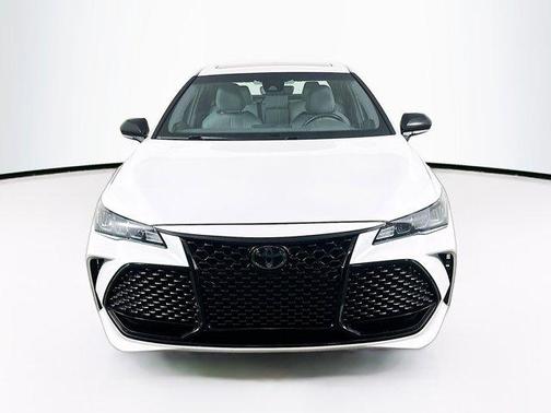 Wind Chill Pearl 2019 Toyota Avalon XSE