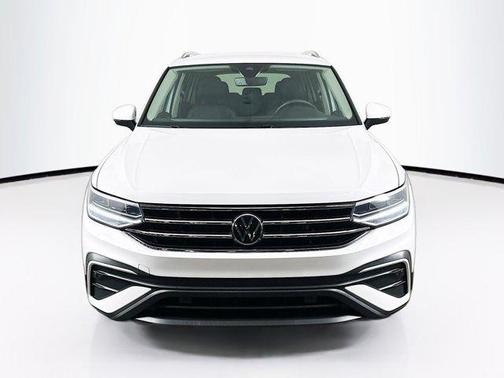 Opal White Pearl 2023 Volkswagen Tiguan 2.0T SE