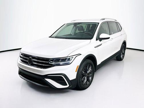 Opal White Pearl 2023 Volkswagen Tiguan 2.0T SE