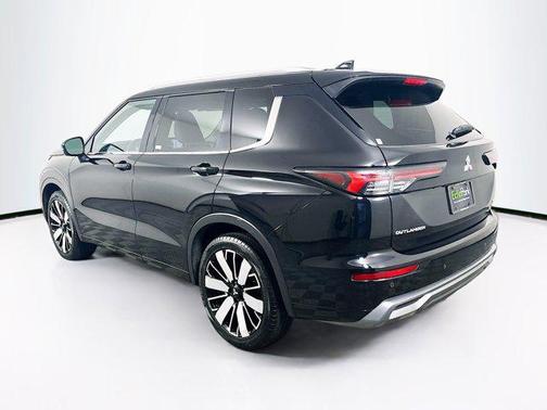 Black 2025 Mitsubishi Outlander SEL 2.5 2WD