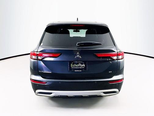 Gray 2024 Mitsubishi Outlander SE