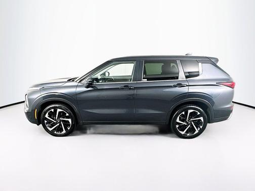 Gray 2024 Mitsubishi Outlander SE