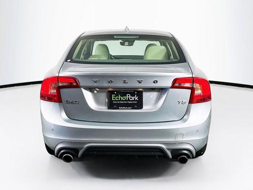 Electric Silver Metallic 2018 Volvo S60 T5 Dynamic