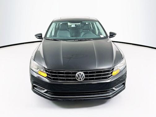 Black Uni 2016 Volkswagen Passat 1.8T SE