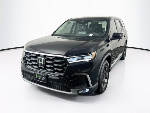 Crystal Black Pearl 2024 Honda Pilot EX-L 8 Passenger