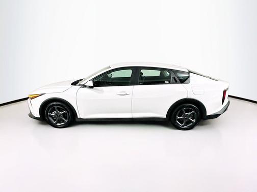 Snow White Pearl 2025 Kia K4 LXS