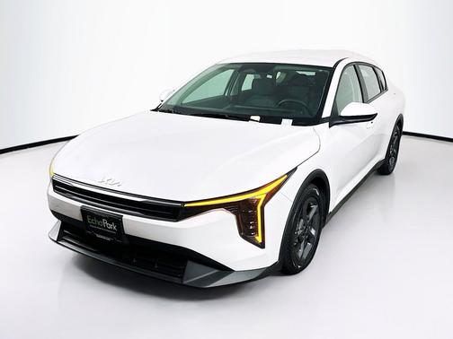 Snow White Pearl 2025 Kia K4 LXS