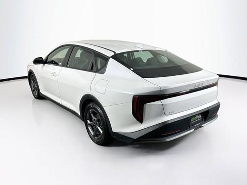 Snow White Pearl 2025 Kia K4 LXS