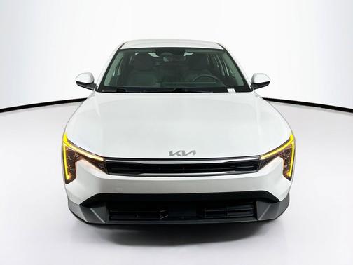Snow White Pearl 2025 Kia K4 LXS